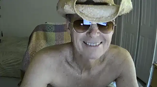Snapshot of nakeedcowboi65 chatting on January 17, 9:28 am nakeedcowboi65 online show from January 17, 9:28 am