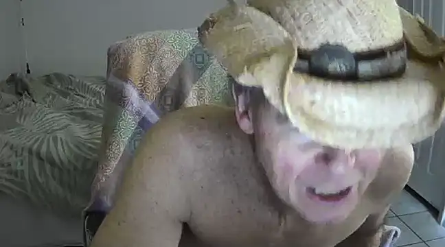 Snapshot of nakeedcowboi65 chatting on January 28, 4:39 am nakeedcowboi65 online show from January 28, 4:39 am