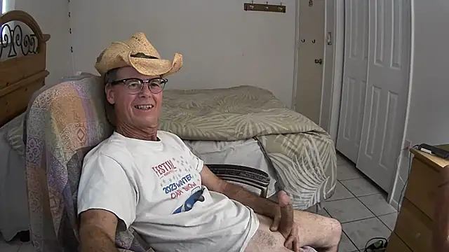 Snapshot of nakeedcowboi65 chatting on February 7, 7:49 pm nakeedcowboi65 online show from February 7, 7:49 pm