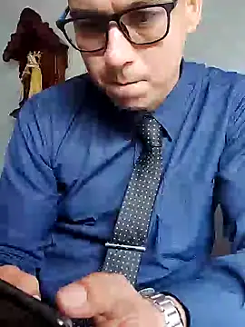 Snapshot of Business_dickkk chatting on December 30, 2:40 pm Business dickkk online show from December 30, 2:40 pm