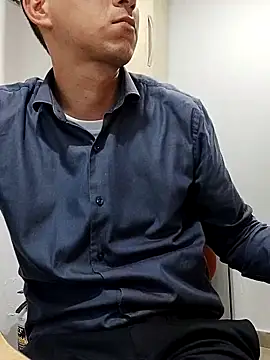 Snapshot of Business_dickkk chatting on March 21, 11:01 pm Business dickkk online show from March 21, 11:01 pm