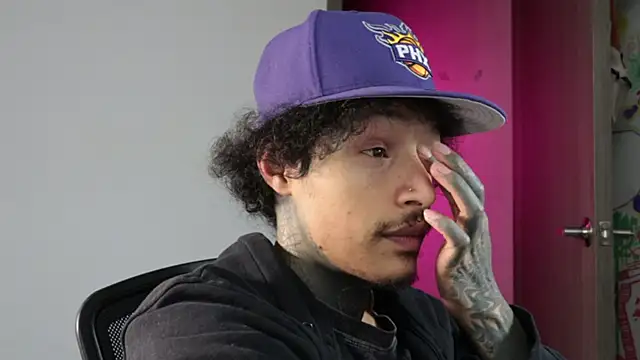 trieone online show from April 28, 1:00 am