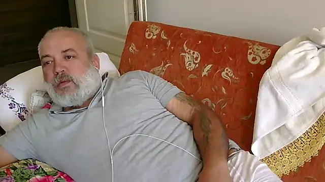 Snapshot of husoizmir chatting on October 1, 12:42 pm husoizmir online show from October 1, 12:42 pm
