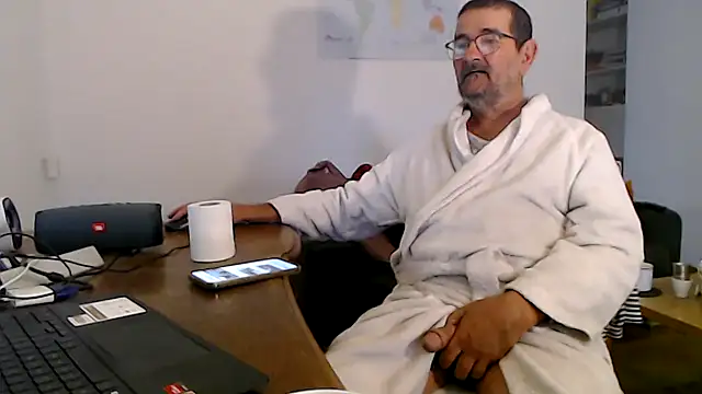 Snapshot of silvio-aus-luzern-CH chatting on October 7, 6:06 am silvio-aus-luzern-CH online show from October 7, 6:06 am