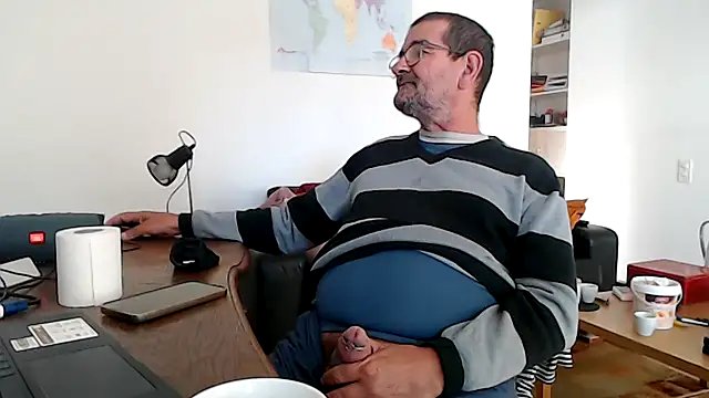 Snapshot of silvio-aus-luzern-CH chatting on October 2, 1:26 pm silvio-aus-luzern-CH online show from October 2, 1:26 pm