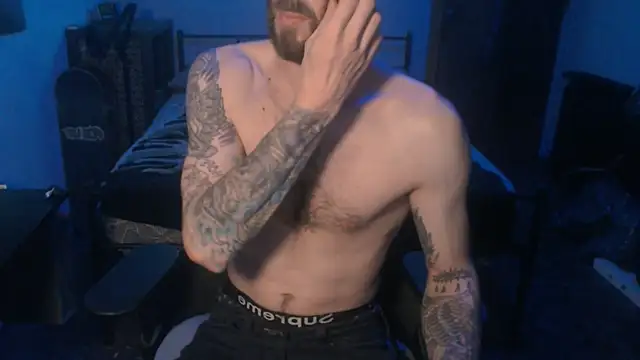 Snapshot of SexxxyLouis chatting on January 23, 8:24 pm SexxxyLouis online show from January 23, 8:24 pm