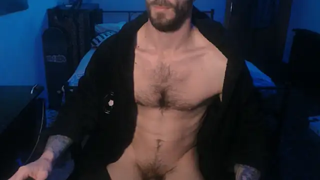 Snapshot of SexxxyLouis chatting on December 25, 10:17 am SexxxyLouis online show from December 25, 10:17 am