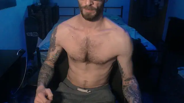 Snapshot of SexxxyLouis chatting on December 24, 6:28 pm SexxxyLouis online show from December 24, 6:28 pm