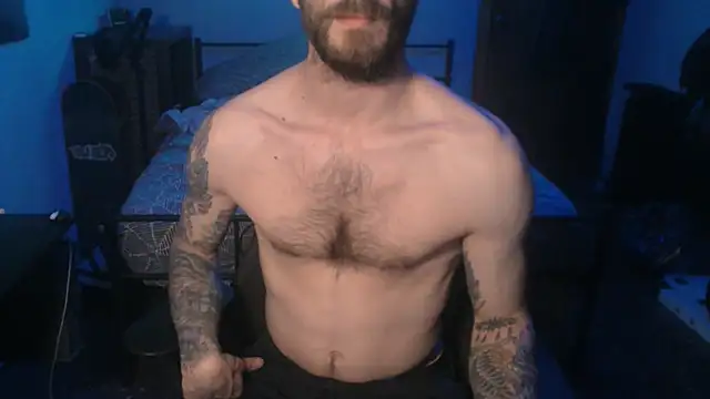 Snapshot of SexxxyLouis chatting on January 19, 8:19 pm SexxxyLouis online show from January 19, 8:19 pm