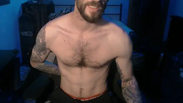 Snapshot of SexxxyLouis chatting on December 11, 11:32 am SexxxyLouis online show from December 11, 11:32 am