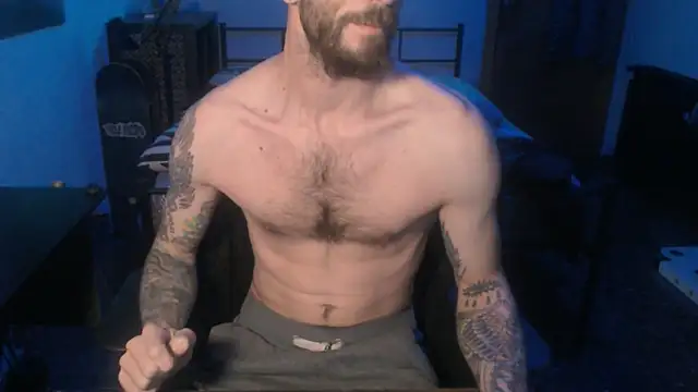 Snapshot of SexxxyLouis chatting on January 8, 9:21 am SexxxyLouis online show from January 8, 9:21 am
