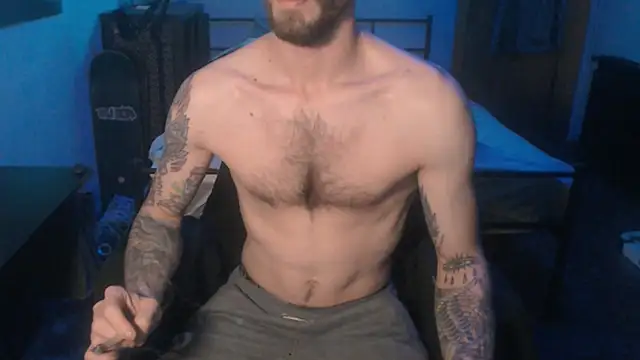 Snapshot of SexxxyLouis chatting on December 22, 8:25 pm SexxxyLouis online show from December 22, 8:25 pm