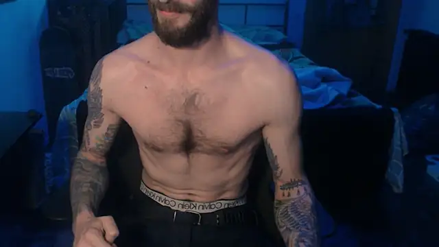 Snapshot of SexxxyLouis chatting on December 16, 8:58 pm SexxxyLouis online show from December 16, 8:58 pm