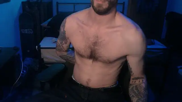Snapshot of SexxxyLouis chatting on December 19, 6:56 pm SexxxyLouis online show from December 19, 6:56 pm