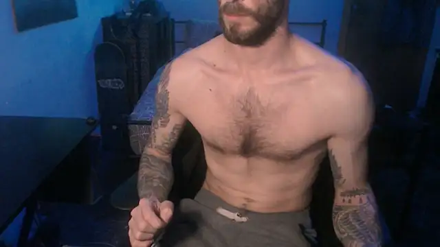Snapshot of SexxxyLouis chatting on January 6, 7:56 pm SexxxyLouis online show from January 6, 7:56 pm