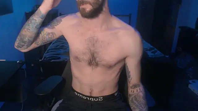 Snapshot of SexxxyLouis chatting on January 15, 6:08 pm SexxxyLouis online show from January 15, 6:08 pm