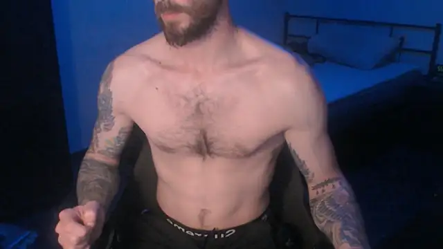 Snapshot of SexxxyLouis chatting on March 8, 8:24 pm SexxxyLouis online show from March 8, 8:24 pm