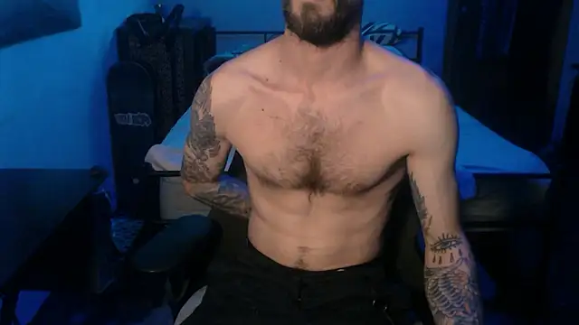 Snapshot of SexxxyLouis chatting on December 3, 7:33 pm SexxxyLouis online show from December 3, 7:33 pm
