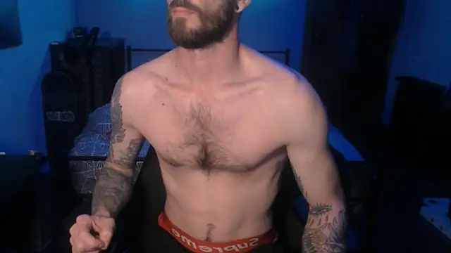 Snapshot of SexxxyLouis chatting on January 28, 5:46 pm SexxxyLouis online show from January 28, 5:46 pm