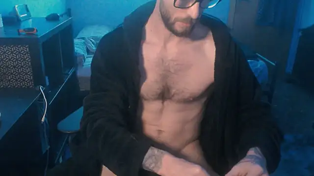 Snapshot of SexxxyLouis chatting on March 1, 7:31 am SexxxyLouis online show from March 1, 7:31 am
