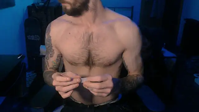Snapshot of SexxxyLouis chatting on December 8, 6:50 pm SexxxyLouis online show from December 8, 6:50 pm