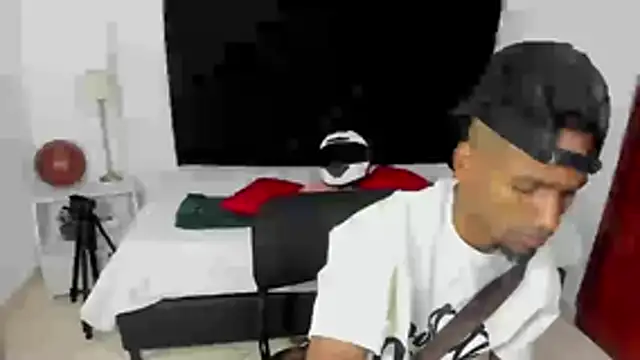 Snapshot of anhtony_wayans chatting on October 18, 12:04 am anhtony wayans online show from October 18, 12:04 am