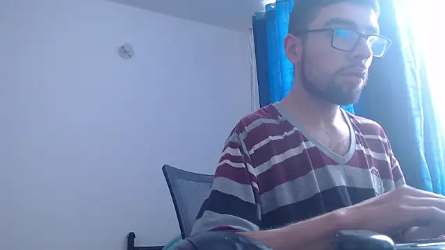 Snapshot of fvckolombianguyy chatting on February 5, 1:54 pm fvckolombianguyy online show from February 5, 1:54 pm
