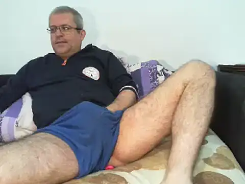 Snapshot of greeneyeshot12 chatting on March 18, 3:12 am greeneyeshot12 online show from March 18, 3:12 am