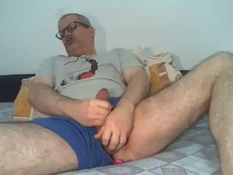 Snapshot of greeneyeshot12 chatting on October 18, 5:34 am greeneyeshot12 online show from October 18, 5:34 am