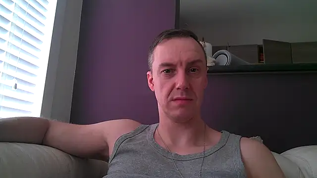 Snapshot of ploki2180 chatting on February 23, 9:50 am ploki2180 online show from February 23, 9:50 am