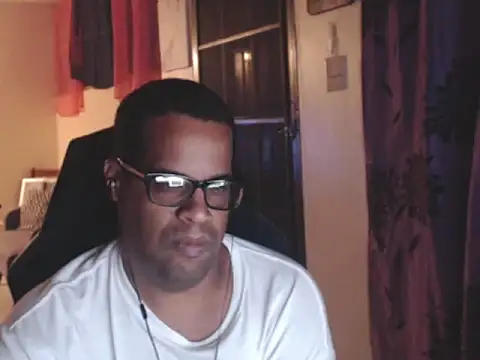 Snapshot of thesugar32 chatting on October 23, 2:15 am thesugar32 online show from October 23, 2:15 am