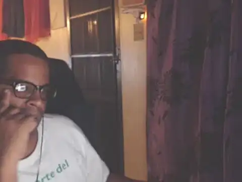 Snapshot of thesugar32 chatting on October 16, 2:30 am thesugar32 online show from October 16, 2:30 am