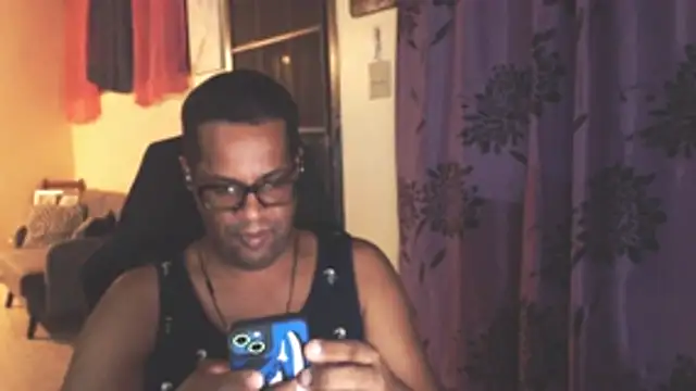 Snapshot of thesugar32 chatting on October 18, 1:43 am thesugar32 online show from October 18, 1:43 am