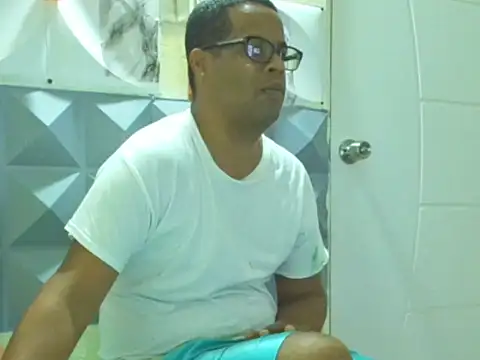 Snapshot of thesugar32 chatting on October 20, 1:04 pm thesugar32 online show from October 20, 1:04 pm