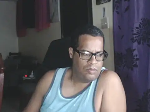 Snapshot of thesugar32 chatting on October 25, 2:35 am thesugar32 online show from October 25, 2:35 am