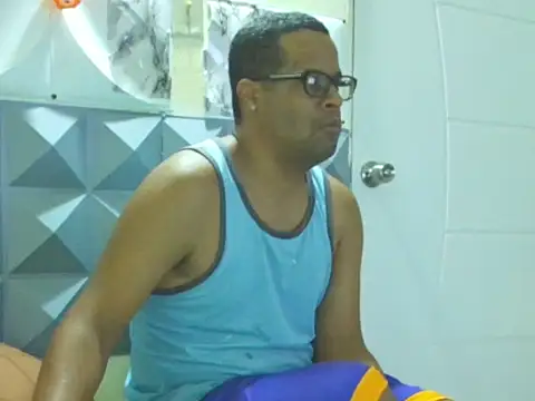 Snapshot of thesugar32 chatting on October 14, 1:07 pm thesugar32 online show from October 14, 1:07 pm