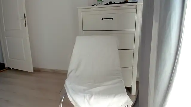 woolfiie online show from March 4, 8:43 am