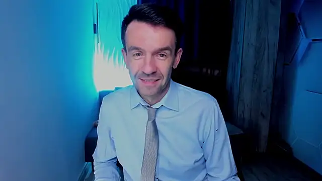 Snapshot of SteveTiger chatting on October 19, 3:44 am SteveTiger online show from October 19, 3:44 am