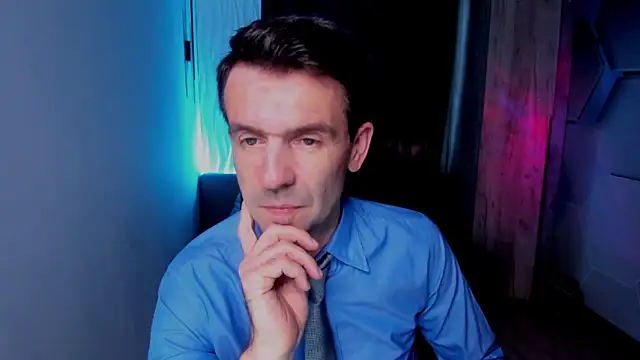 Snapshot of SteveTiger chatting on October 28, 1:46 pm SteveTiger online show from October 28, 1:46 pm