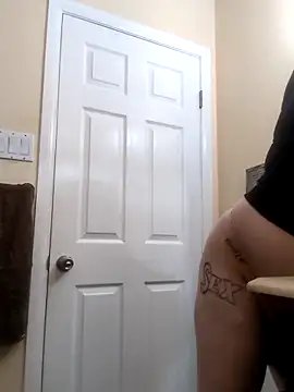 Snapshot of bobby69cock chatting on January 27, 4:41 am bobby69cock online show from January 27, 4:41 am