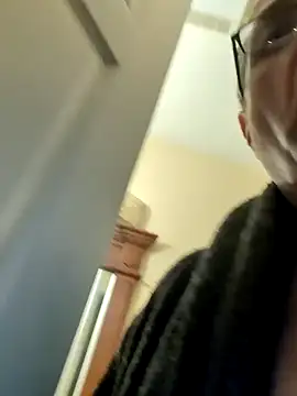 Snapshot of bobby69cock chatting on February 9, 7:38 am bobby69cock online show from February 9, 7:38 am
