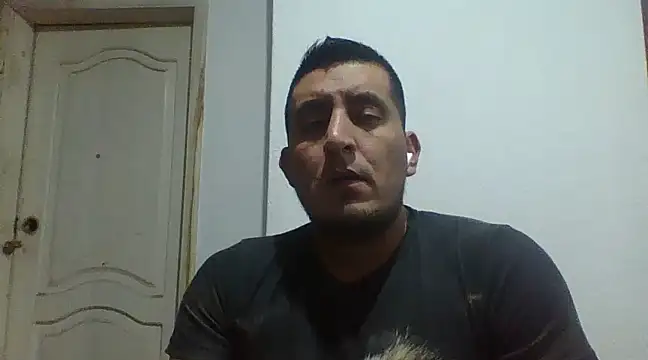 Snapshot of LvMaykel1 chatting on February 18, 11:19 pm LvMaykel1 online show from February 18, 11:19 pm