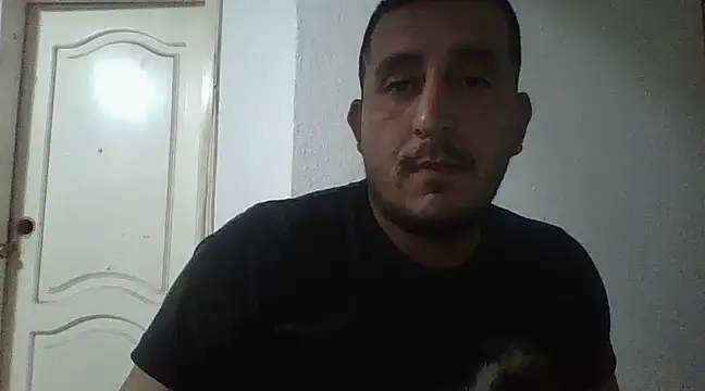 Snapshot of LvMaykel1 chatting on February 17, 5:43 pm LvMaykel1 online show from February 17, 5:43 pm
