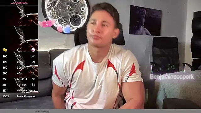 Snapshot of BenjaminCooperk chatting on October 14, 9:16 am BenjaminCooperk online show from October 14, 9:16 am