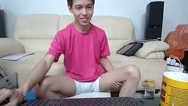 Snapshot of andrewooi chatting on October 11, 6:28 am andrewooi online show from October 11, 6:28 am