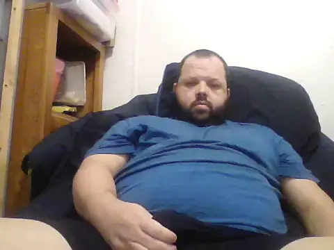 Snapshot of Strongbutgentle36 chatting on February 26, 4:25 am Strongbutgentle36 online show from February 26, 4:25 am