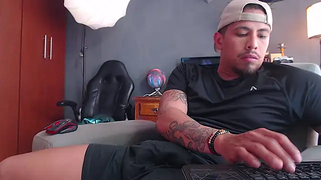 geirge teacherxx online show from October 21, 8:45 pm