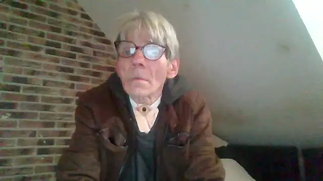 Snapshot of InMeinenMund chatting on December 2, 12:05 pm InMeinenMund online show from December 2, 12:05 pm