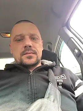 DanielOhCool online show from April 7, 9:09 am