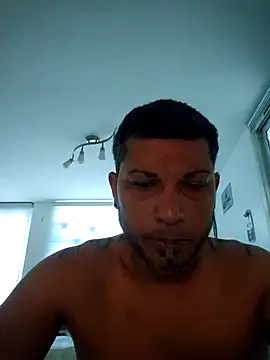 Snapshot of tropikboy chatting on October 3, 10:20 am tropikboy online show from October 3, 10:20 am
